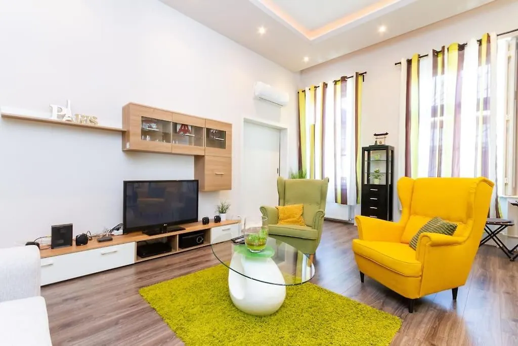 Galerie Grandeur With 2Br By Newave Apartments Budapeste