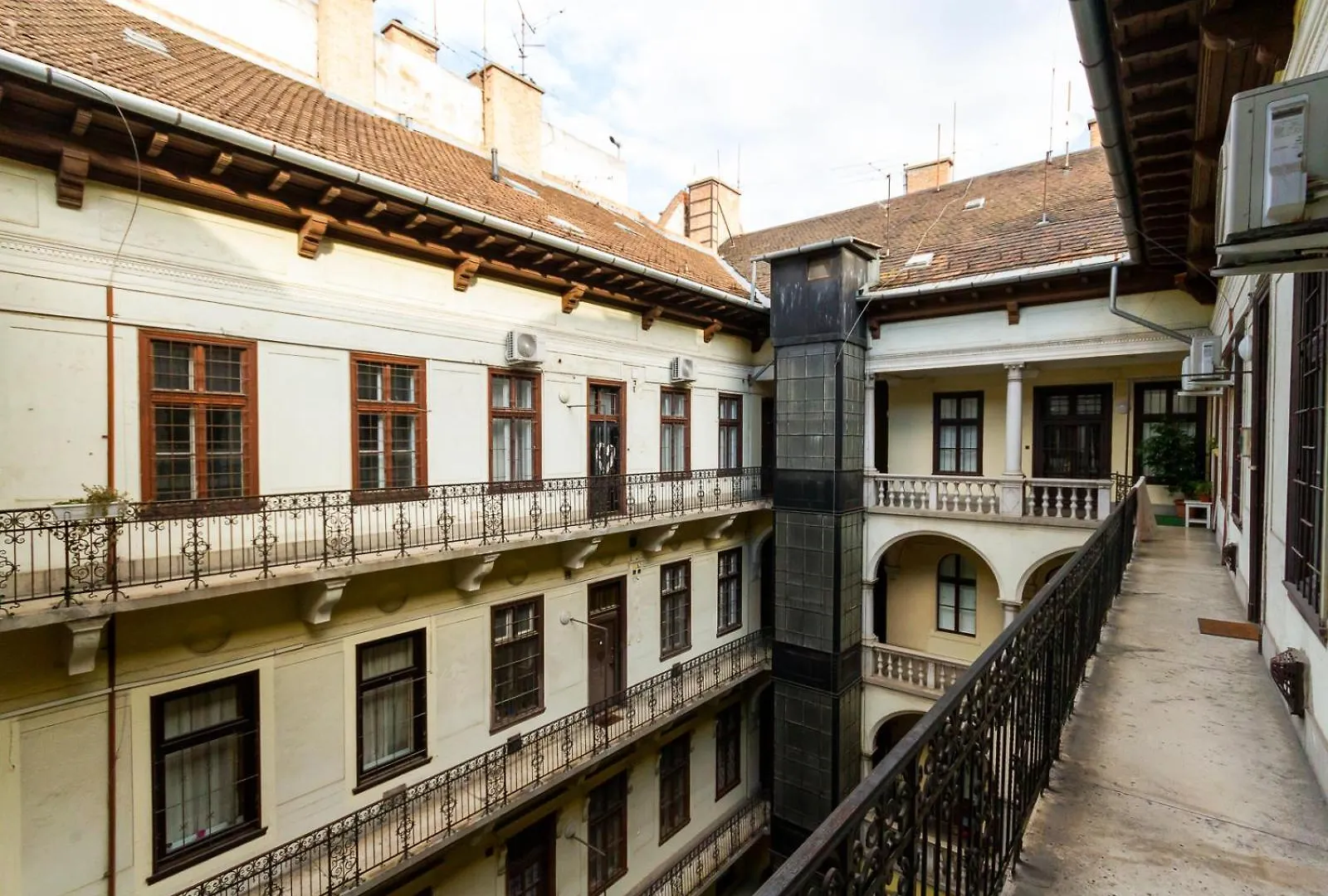 Galerie Grandeur With 2Br By Newave Apartments Budapeste
