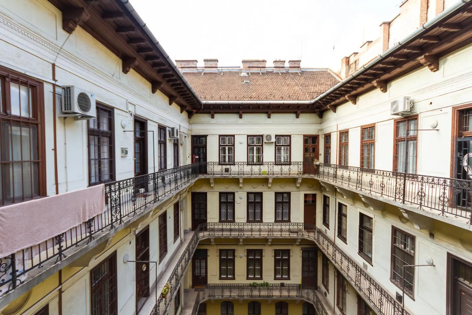 Galerie Grandeur With 2Br By Newave Apartments Budapeste